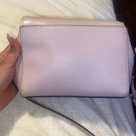 MICHAEL KORS~ CROSSBODY Leather LIGHT PINK with adjustable strap~ - Picture 4 of 5